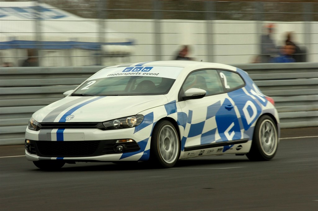 De kendte skal køre i en specialbygget VW Scirocco med 240 hestekræfter
(Foto: FDM)